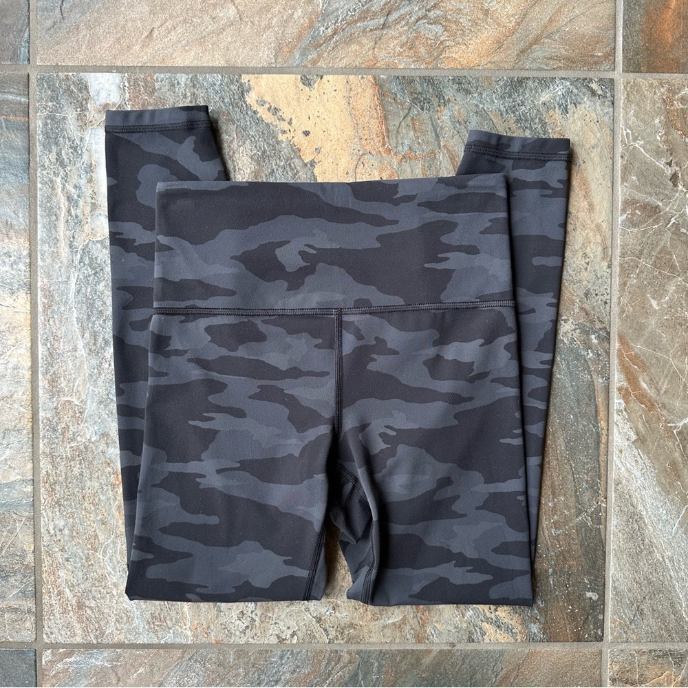 Athleta Elation Camo 7/8 Tight Women's Size XS Black and Gray